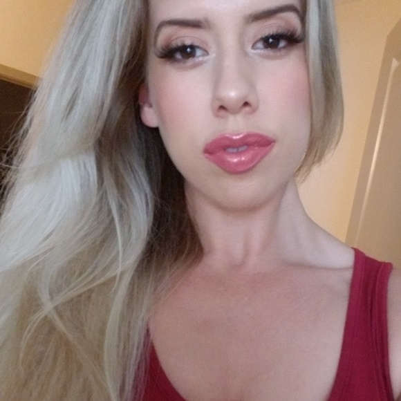 Meet your Posher, Kelsey - Picture 2 of 4